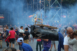 Toro de fuego de las fiestas de Barakaldo en Herriko Plaza