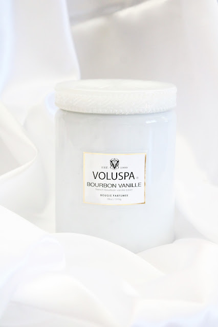 bougie voluspa bourbon vanille, voluspa bourbon vanille, bourbon vanille voluspa, voluspa bourbon vanille candle review, bougie vanille, bougie parfumée vanille, bougie de luxe, voluspa bougie, blog parfum d'ambiance