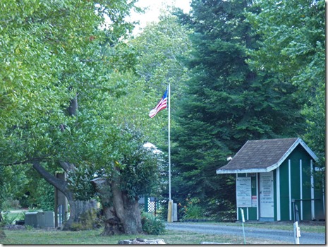 Flag at entrance of Huntley Park near Gold Beach