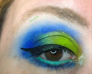 eye_makeup_look_neon_navy