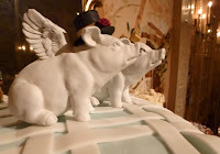 Darcie finds pigs irrestible and had them as wedding cake toppers.