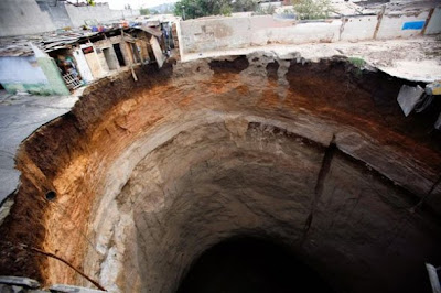 世界十大著名天坑 sinkhole