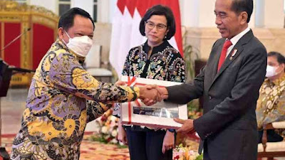 Mendagri Terima DIPA Tahun 2023 dari Presiden Jokowi