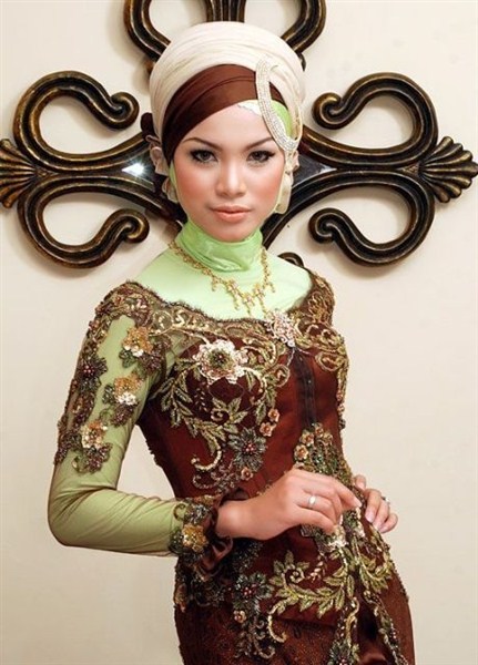 contoh desain model baju kebaya untuk prosesi lamaran dan akad nikah terbaru 2016/2017