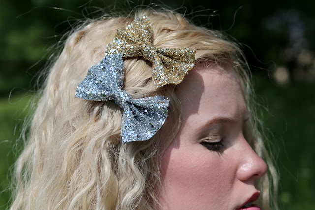 http://www.stephanieverafter.co.uk/product/small-glitter-bows-available-in-30-colours-platinum-and-all-that-glitters