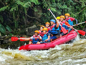 Yuk Coba Sensasi Melibas Air di Wisata Arung Jeram Way Besai Rafting