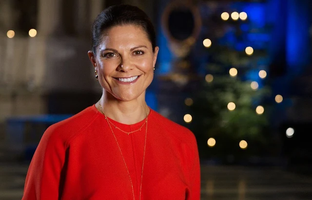 Crown Princess Victoria wore a red Dolman midi dress by Victoria Beckham. Gold necklace and gold earrings. Princess Estelle