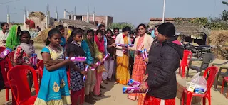 छात्राओं को दी गयी विटामिन की गोलियां | #NayaSaberaNetwork