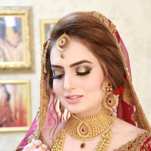 Beauty parlour near me Multan for women