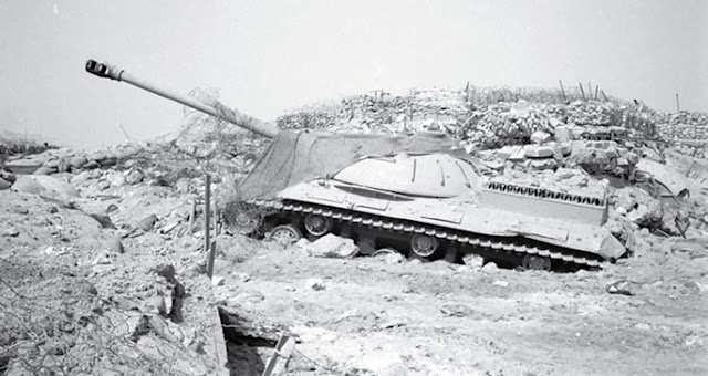 ИС-3, превращенный в огневую точку на линии израильских укреплений вдоль Суэцкого канала («Линия Бар-Лева»). 