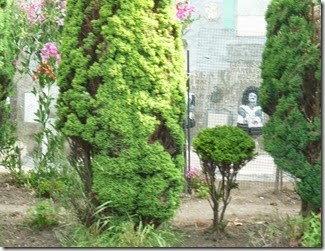 1 elaborate garden decoration regents canal
