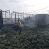Salida de bomberos por incendio de pasto y en un galpón