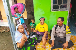 Sampaikan Pesan Kamtibmas, Bhabinkamtibmas Polsek Kasemen Polresta Serang Kota Sambangi ke Ibu - Ibu