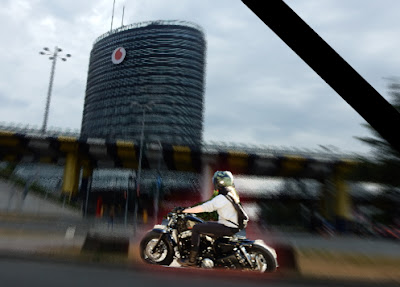 https://www.express.de/duesseldorf/frau-beschimpfte-seine-retter-motorradfahrer-stirbt-nach-horror-crash-in-duesseldorf-32941486?originalReferrer=