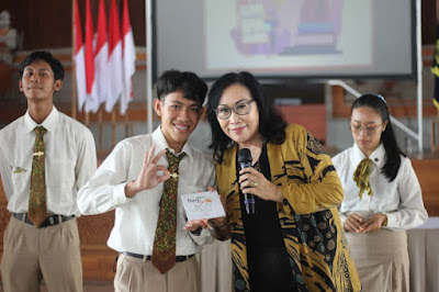 Santy Sastra Jadi Dosen Tamu di Kuliah Perdana Politeknik Pariwisata Bali Program Studi Pengelolaan Perhotelan, Santy Sastra, Santy Sastra public Speaking