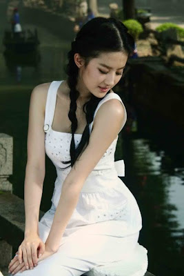 Chinese Actress Liu Yi Fei Photos and Biography 