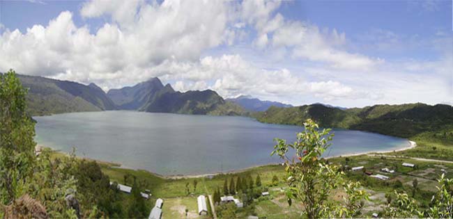 Danau Tigi Kabupaten Deiyai