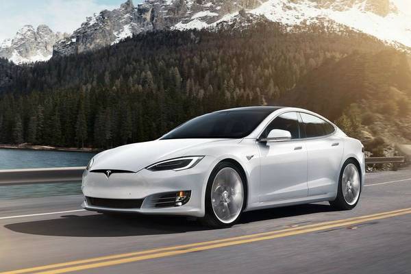 بالصور: حادثة مروعة لسيارة Tesla Model S ذاتية القيادة رغم الحديث عن معاير السلامة!