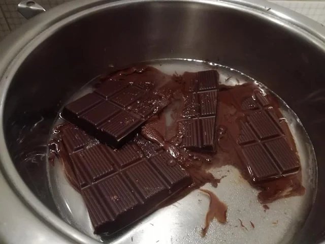 Cioccolato fondente temperato a bagnomaria