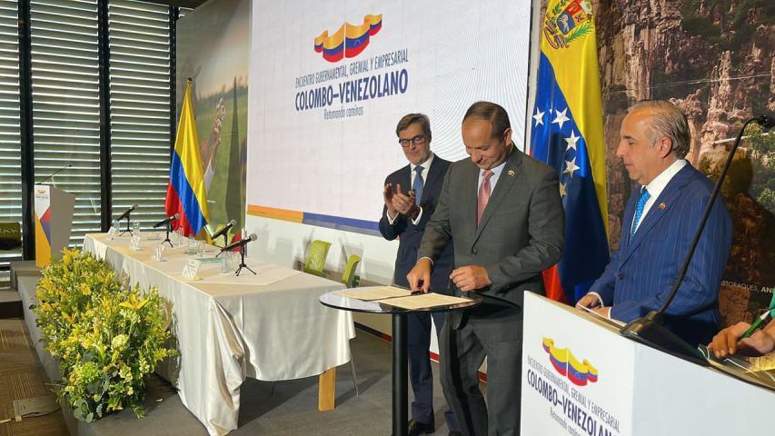 Acuerdan incrementar vuelos comerciales entre Colombia y Venezuela
