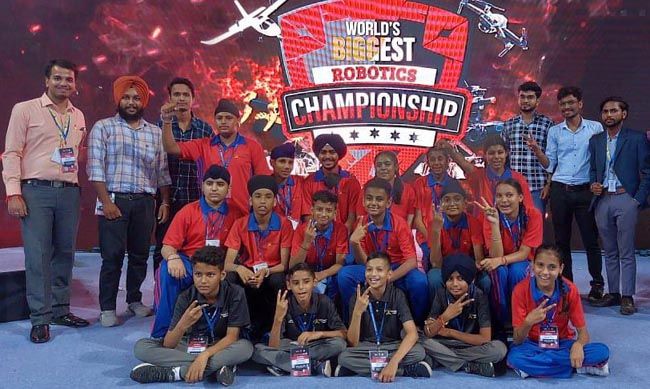 Satya Bharti School children compete with the students from leading schools and robo clubs in Technoxian 6.0