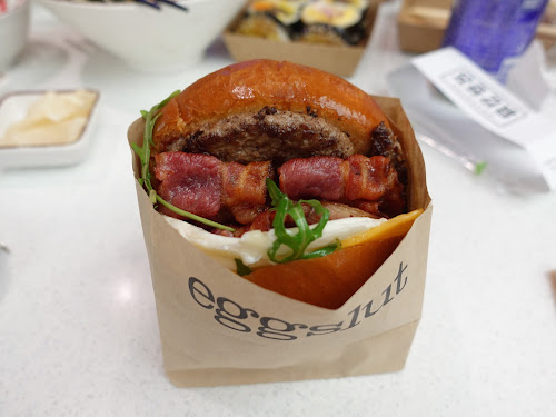 The Hyundai Seoul, Yeouido - Eggslut, American gourmet sandwich chain (La Vibe)