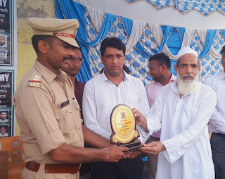 Chief Guest SSI Radheshyam honored kairana news at media kesari  latest UP news Kairana News - Legend cricket tournament organized at Bhaskar International School