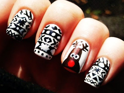 Lovely reindeers and snowflakes art design for nails