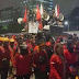 Sempat Ogah Bubar, Massa Buruh Akhirnya Tinggalkan Depan Gedung DPR RI