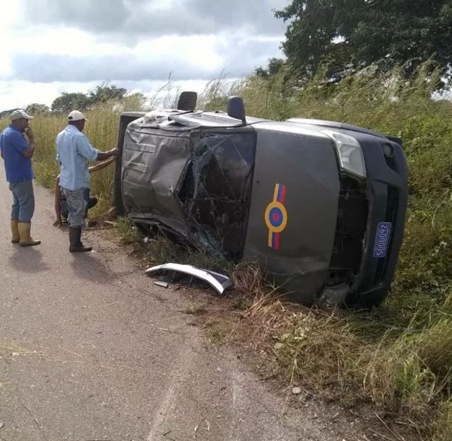 Guárico| Vehículo de la Guardia Nacional se volcó al intentar esquivar un hueco 