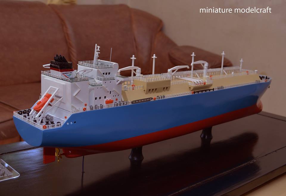 miniatur kapal liquefied natural gas lng tangguh hiri tanker pt kanaka rumpunartwork temanggung planet kapal indonesia