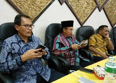 DPRD Padang Sahkan Ranperda Perubahan APBD 2017 Menjadi Perda