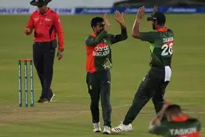 হাসারাঙ্গার ব্যাটিং ভয় ধরাতে পারেনি মিরাজদের