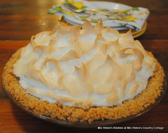 Retro Lemon Ice Box Pie With Nilla Wafer Crust at Miz Helen's Country Cottage