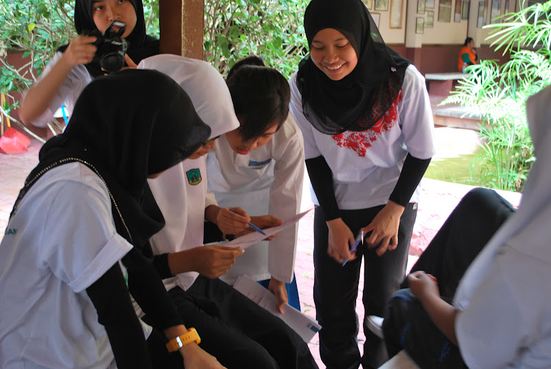 Sehari dalam Sejarah . . .: GEMBIRA BERSAMA - KUIZ 