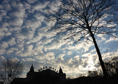 NEUE WELT im Schäfchenwolkenmeer