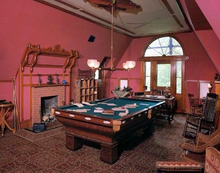 Workspaces Of The Greatest Artists Of The World (38 Pictures) - Mark Twain, author and humorist