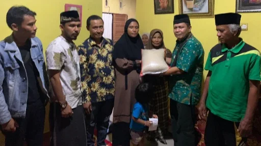 Irwan Basir Datuk Rajo Alam Takziah ke Rumah Decki Andani