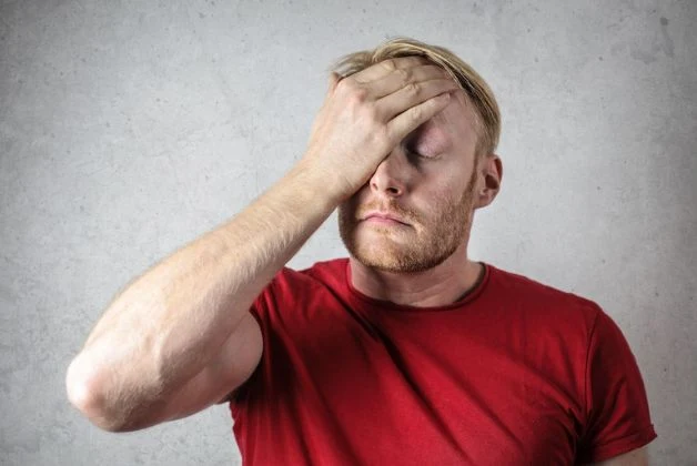 What Are the 5 Signs of Mental Illness: Man experiencing headaches