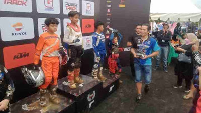 Rizky Gemilang (9 tahun) Crosser Cilik Asal Kabupaten Tangerang,, Terlibat Balapan dengan Pembalap Nasional