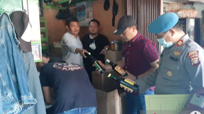 Polisi Gerebek Penjual Miras di Terminal Kampung Rambutan