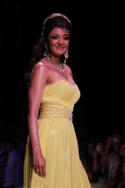 Kajal Agarwal walks on Ramp at India International Jewellery Week  for CVM Exports Show sexy stills