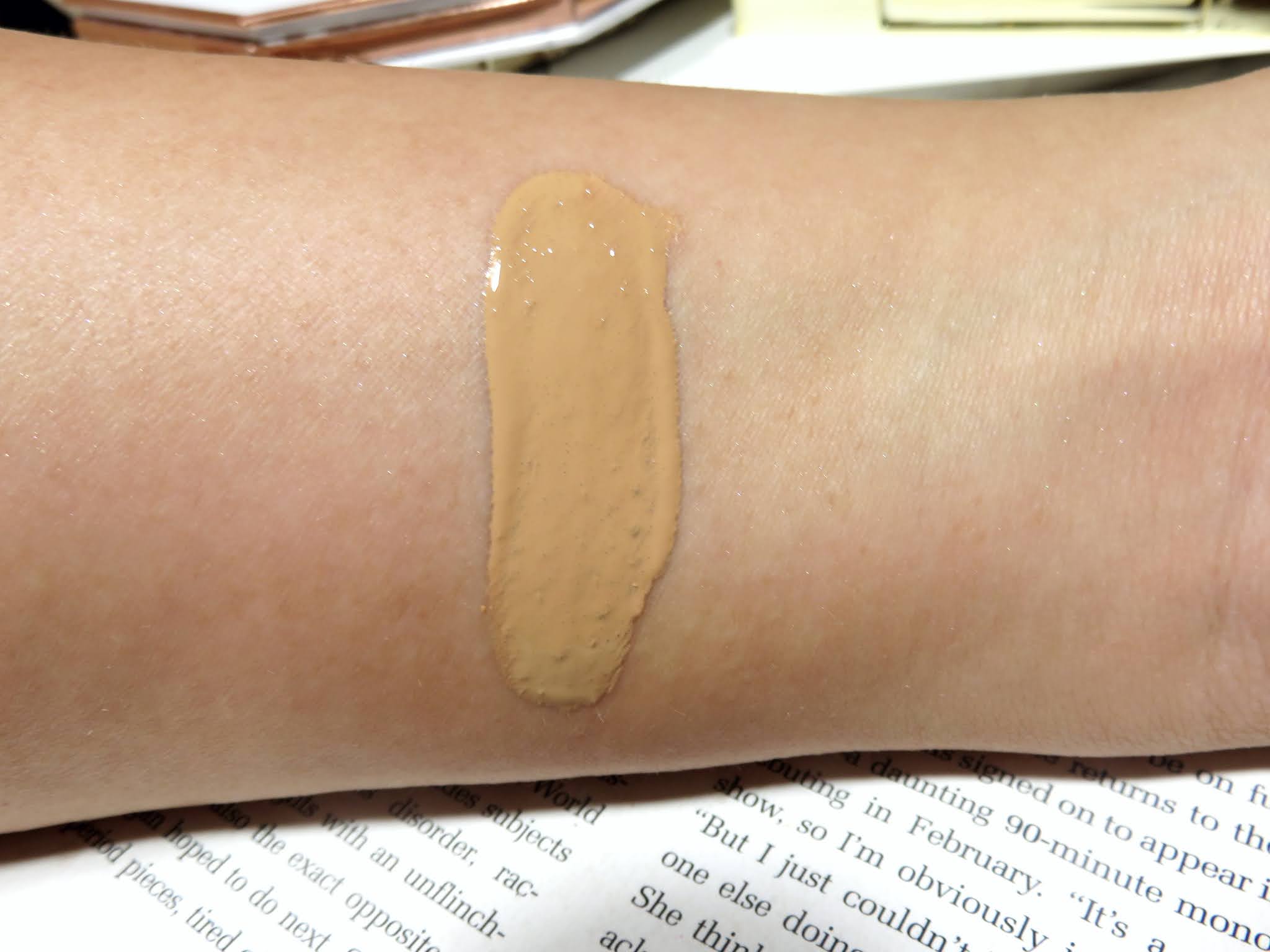 Chanel Les Beiges Healthy Glow Foundation Review and Swatches