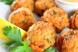 MINI SALMON CAKES WITH SRIRACHA LEMON AIOLI RECIPE