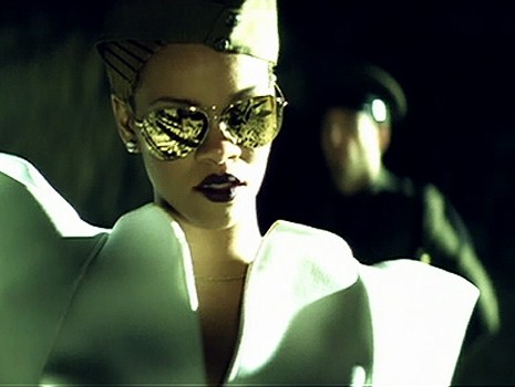 Rihanna+Rated R_fashionablyfly.blogspot.com