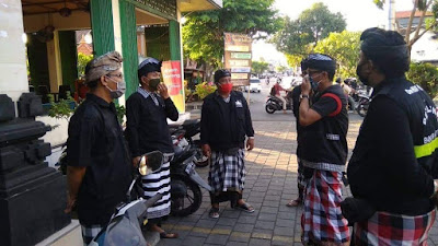 Banjar Sari Kelurahan Ubung Laksanakan Sidak Masker Saat Keluar Rumah