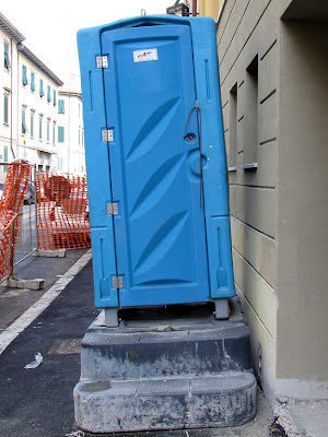Leaning portable toilet, Livorno