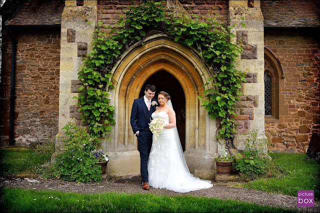 Picture Box, Blakelands Country House, Wedding Photography Blakelands, Blakelands Wedding Photographer, Picture Box, Wedding Photos, Weddings Staffordshire, Picture Box, Wedding Photography by Picture Box, Wedding Photography Staffordshire, Weddings Blakelands, Staffordshire Wedding Photographer, Cannock Weddings, Cannock Photography, Duncan James, Naomi Hilton, Cakes a Daisey, Tisch Towney, Mirror Mirror, The Little Camion,