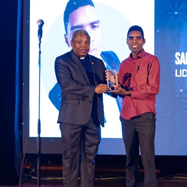 Santo Montero agradece por el Premio en el Renglón "Liderazgo Religioso" en Premio Provincial de la Juventud Barahona (3era Edición)