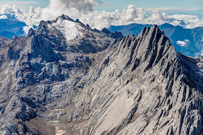  Daftar Gunung Tertinggi di Indonesia Beserta Ketinggiannya 12 Daftar Gunung Tertinggi di Indonesia Beserta Ketinggiannya